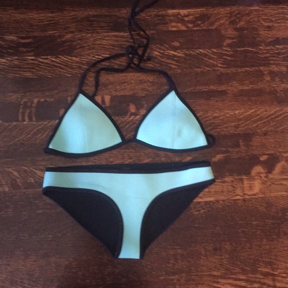 Triangl bathing suit (top and bottom) - Picture 1 of 6